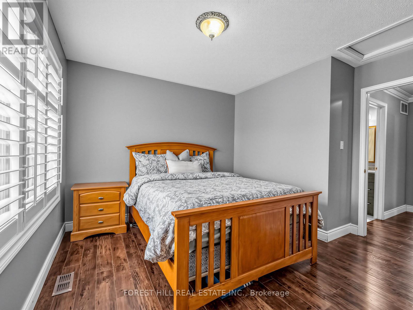 5 Manitoba Place, Brampton, Ontario  L6R 2H9 - Photo 13 - W12996408