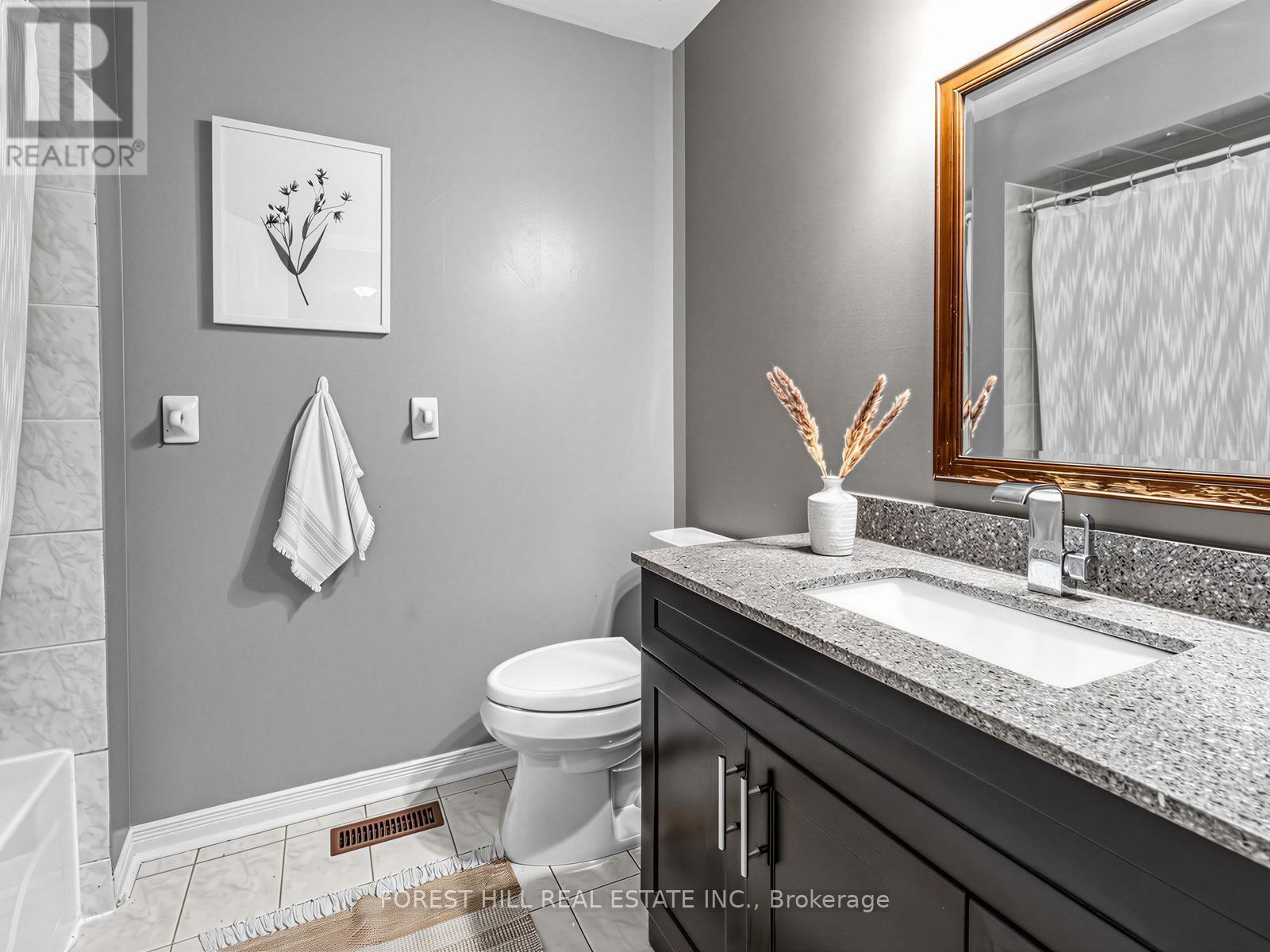 5 Manitoba Place, Brampton, Ontario  L6R 2H9 - Photo 14 - W12996408