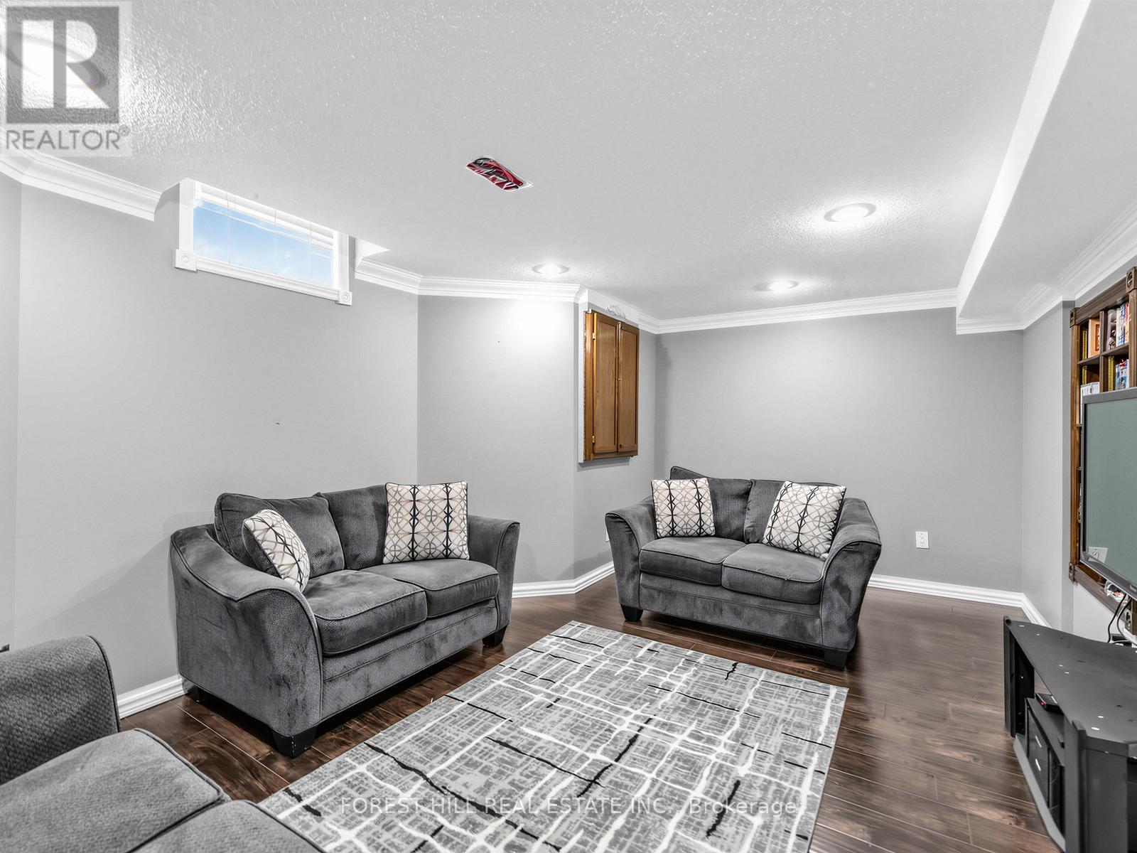 5 Manitoba Place, Brampton, Ontario  L6R 2H9 - Photo 15 - W12996408