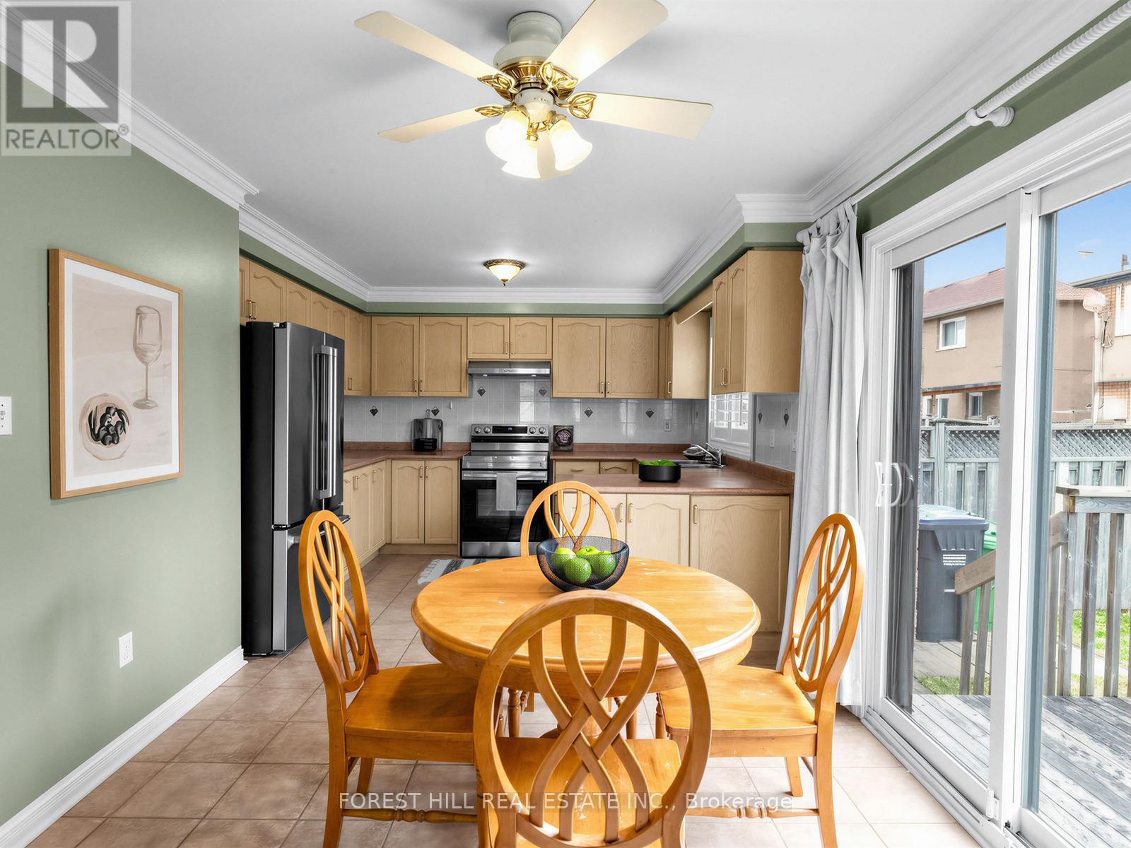 5 Manitoba Place, Brampton, Ontario  L6R 2H9 - Photo 7 - W12996408