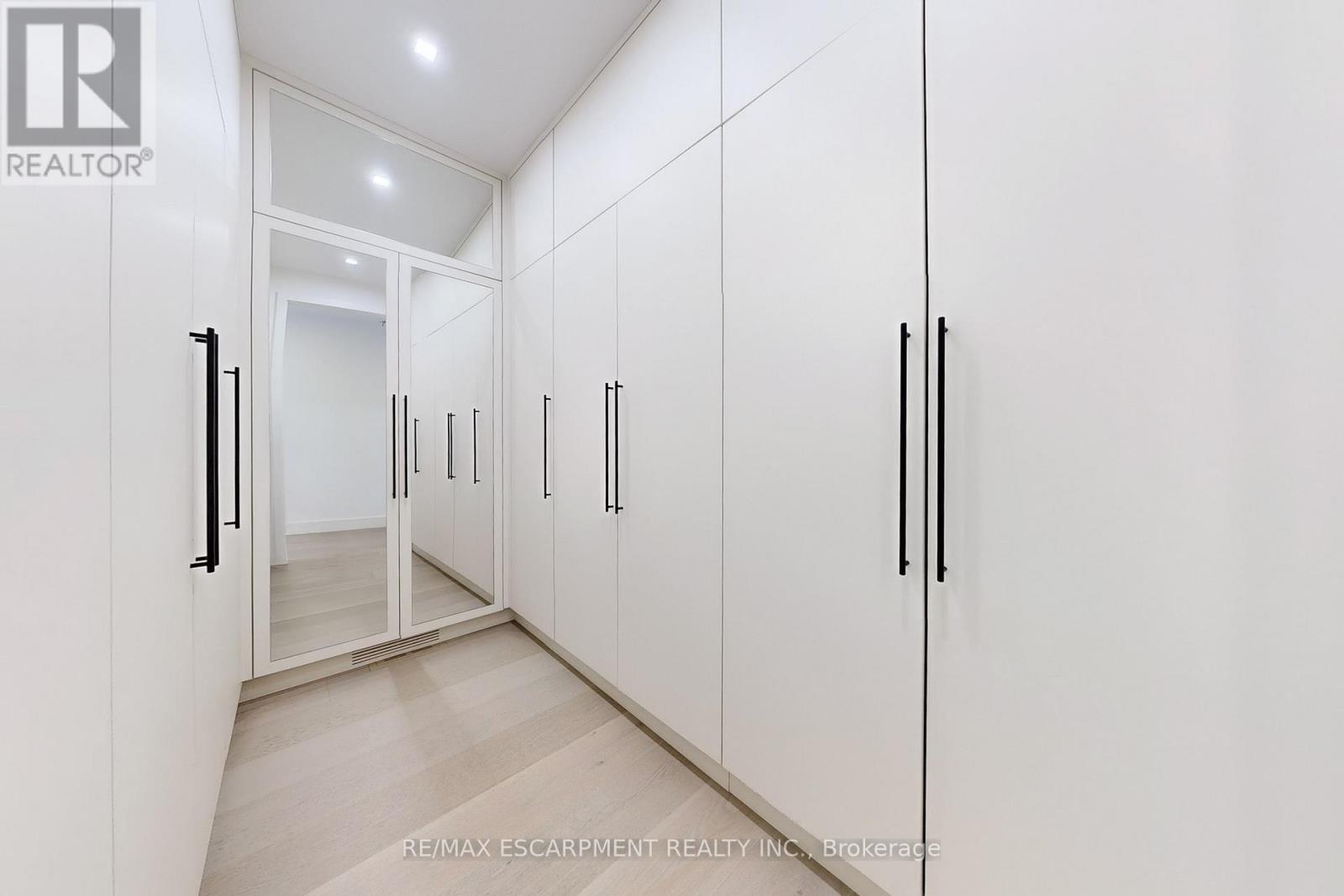 977 Gorton Avenue, Burlington, Ontario  L7T 1S6 - Photo 19 - W12996426