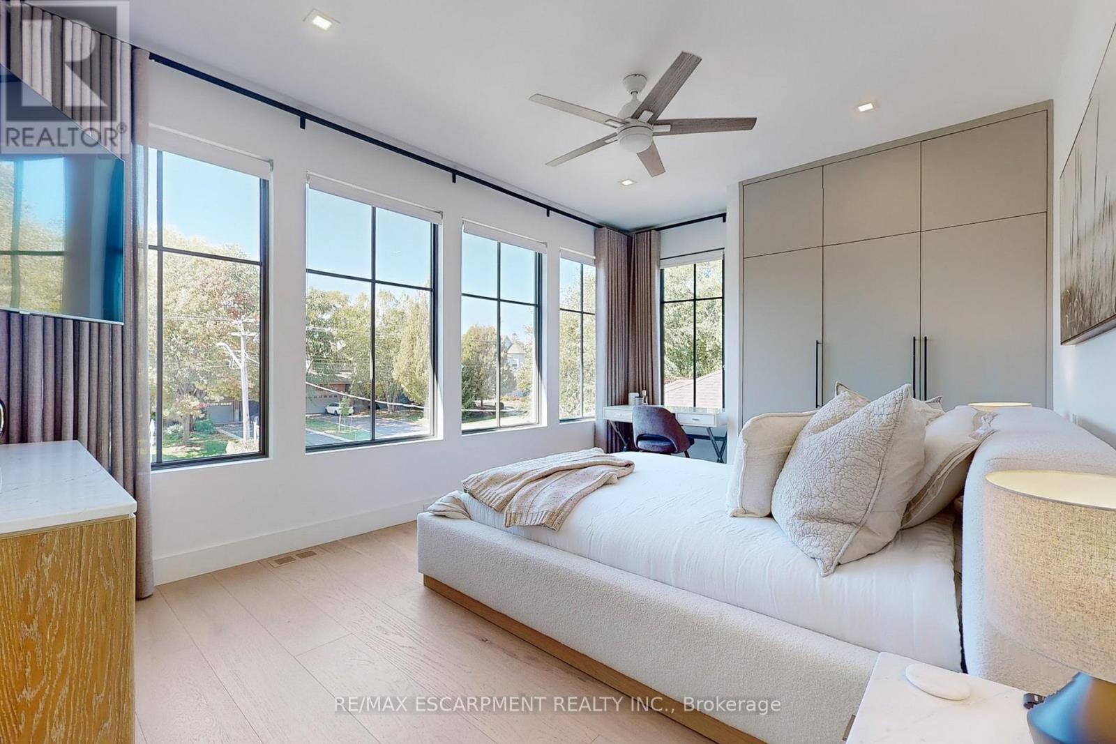 977 Gorton Avenue, Burlington, Ontario  L7T 1S6 - Photo 23 - W12996426