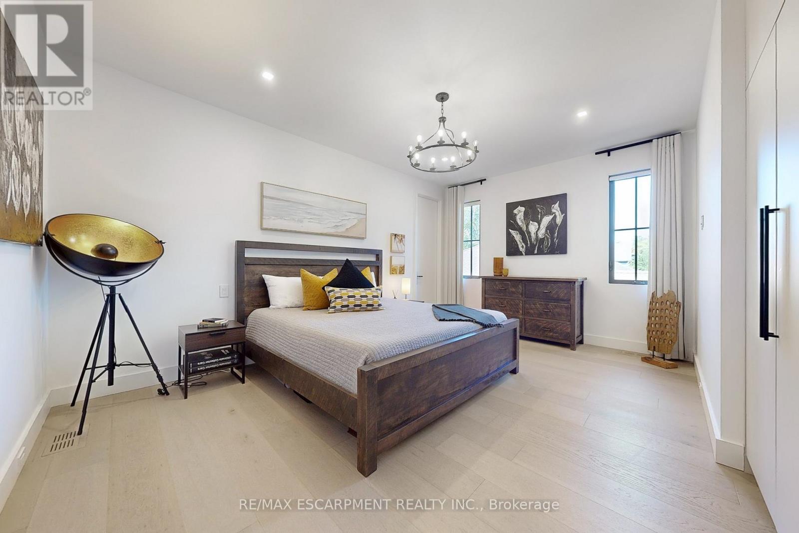 977 Gorton Avenue, Burlington, Ontario  L7T 1S6 - Photo 25 - W12996426