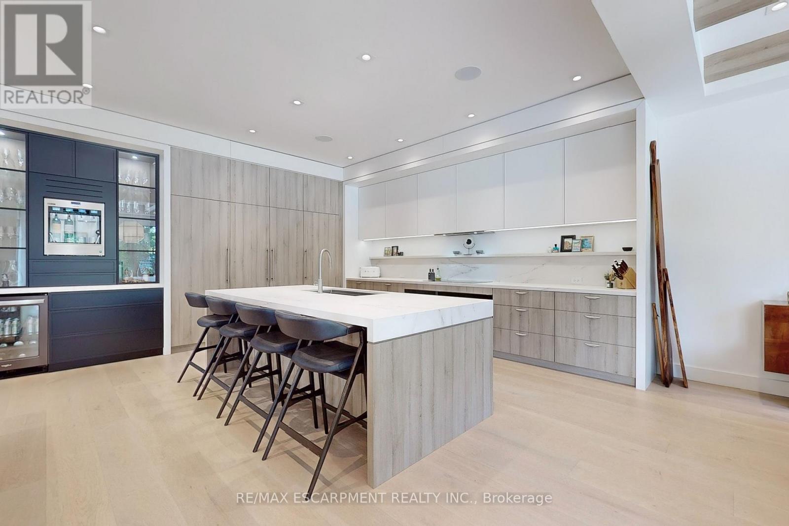 977 Gorton Avenue, Burlington, Ontario  L7T 1S6 - Photo 9 - W12996426