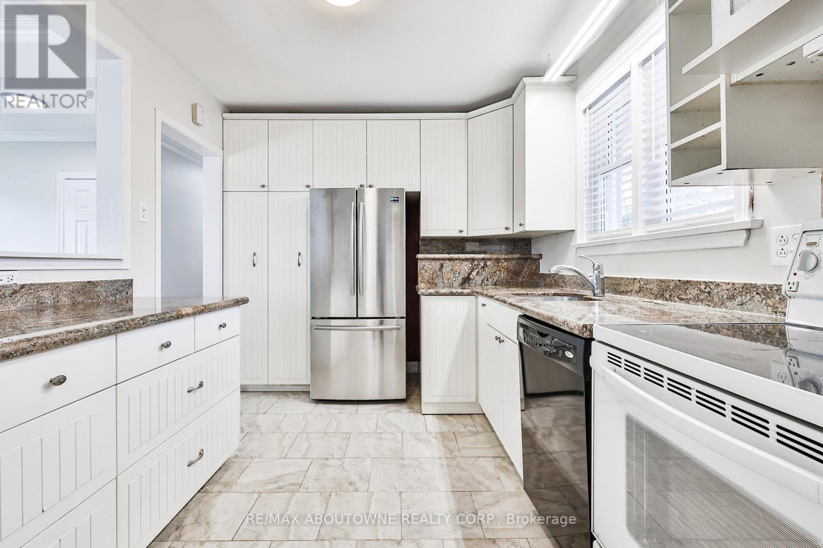 2063 Hixon Street, Oakville, Ontario  L6L 1S9 - Photo 10 - W12996430