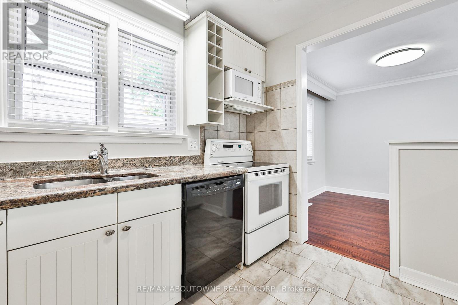 2063 Hixon Street, Oakville, Ontario  L6L 1S9 - Photo 12 - W12996430