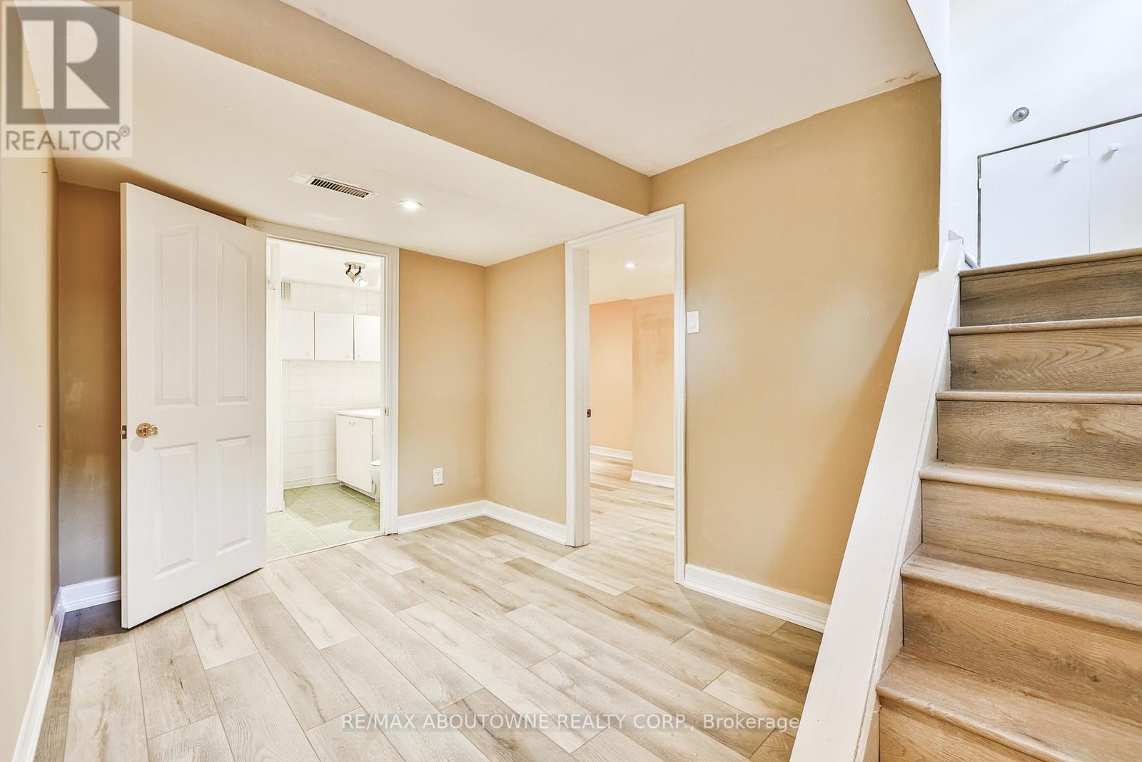 2063 Hixon Street, Oakville, Ontario  L6L 1S9 - Photo 25 - W12996430