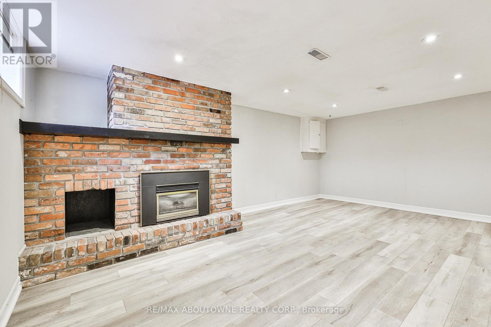 2063 Hixon Street, Oakville, Ontario  L6L 1S9 - Photo 27 - W12996430