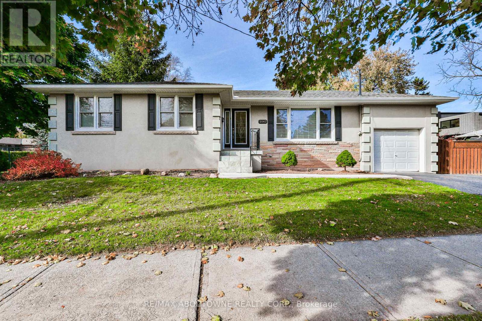 2063 Hixon Street, Oakville, Ontario  L6L 1S9 - Photo 3 - W12996430