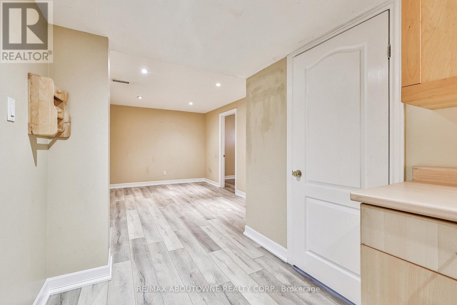 2063 Hixon Street, Oakville, Ontario  L6L 1S9 - Photo 31 - W12996430