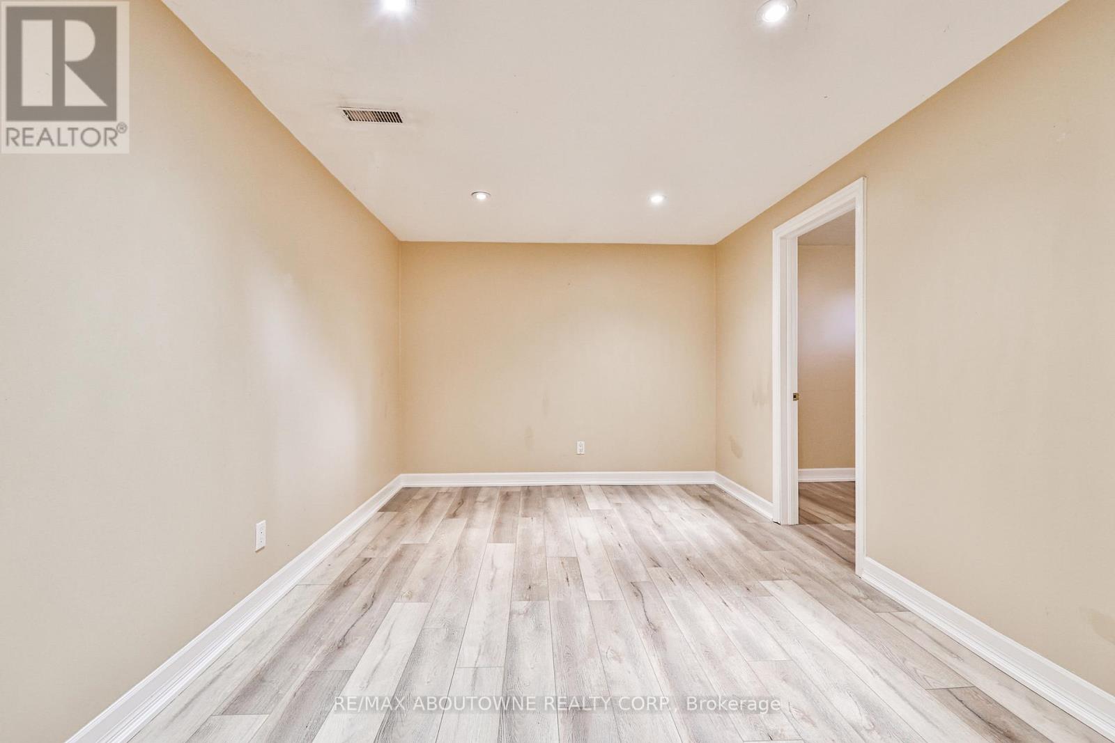 2063 Hixon Street, Oakville, Ontario  L6L 1S9 - Photo 33 - W12996430