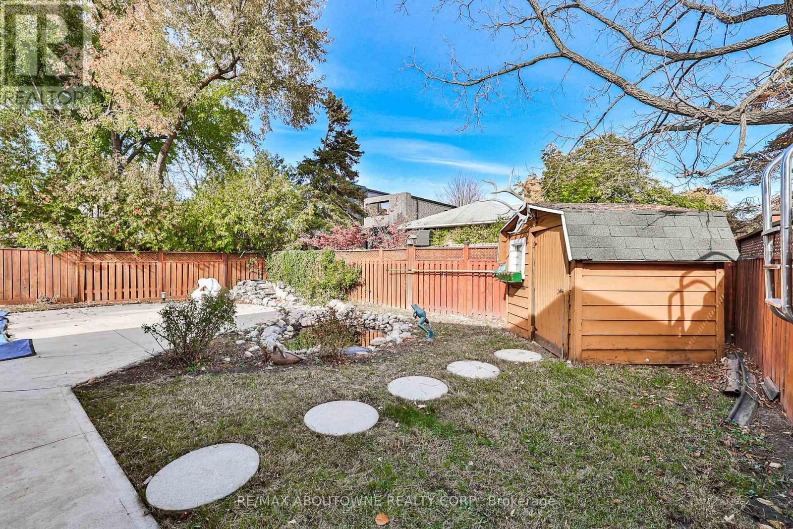 2063 Hixon Street, Oakville, Ontario  L6L 1S9 - Photo 44 - W12996430