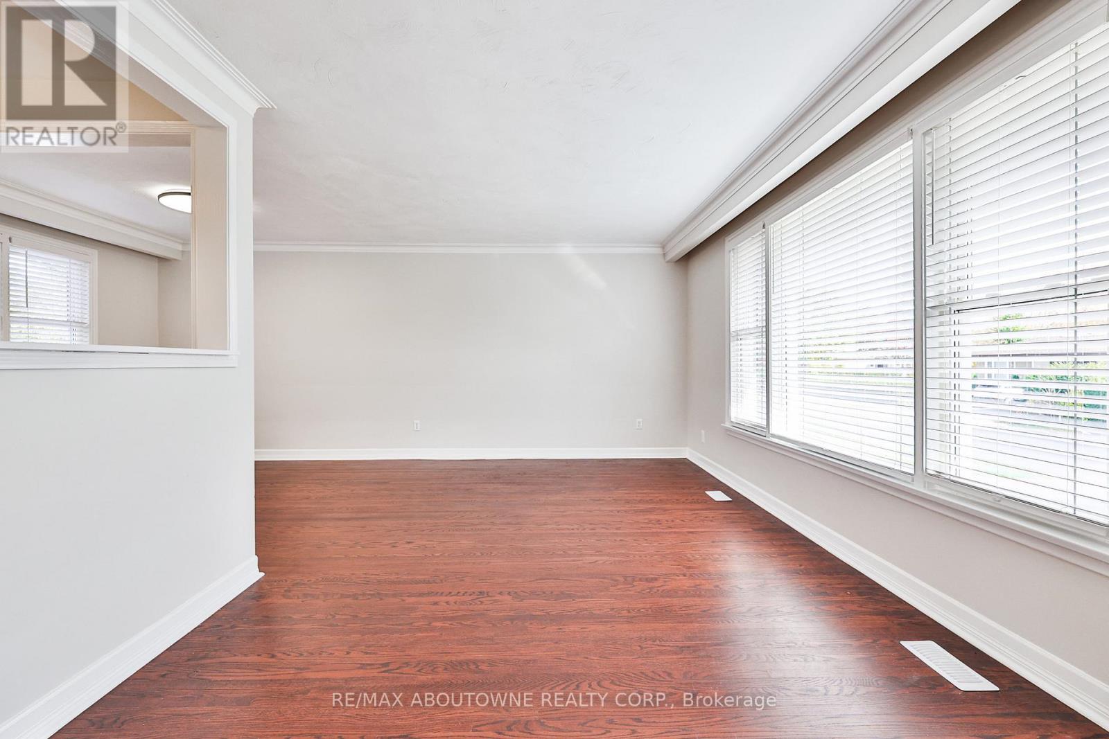 2063 Hixon Street, Oakville, Ontario  L6L 1S9 - Photo 6 - W12996430