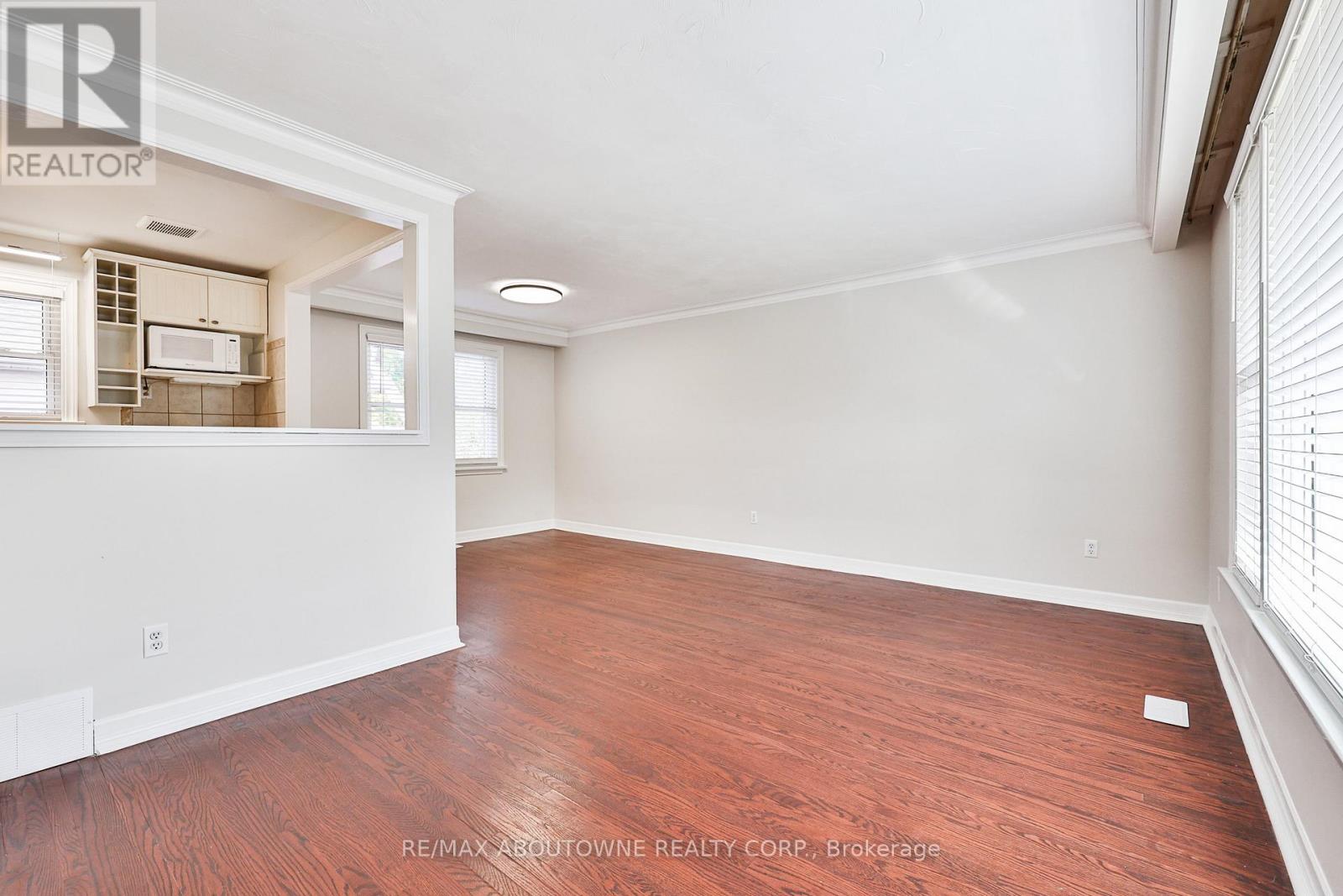 2063 Hixon Street, Oakville, Ontario  L6L 1S9 - Photo 7 - W12996430