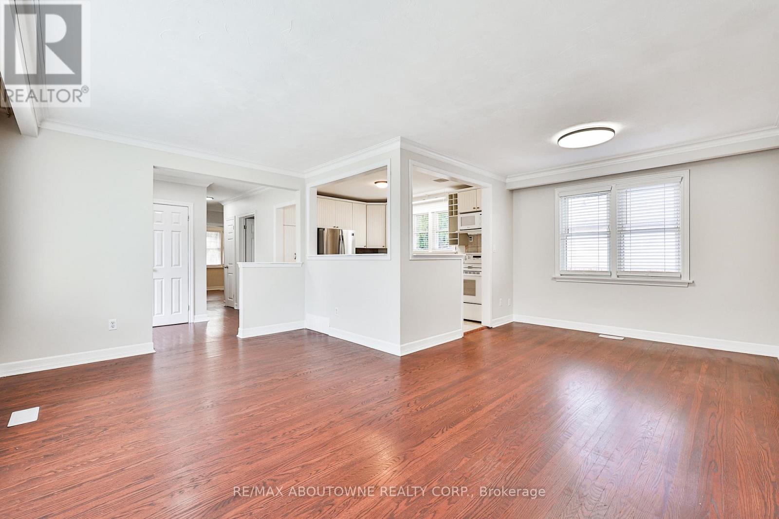 2063 Hixon Street, Oakville, Ontario  L6L 1S9 - Photo 8 - W12996430