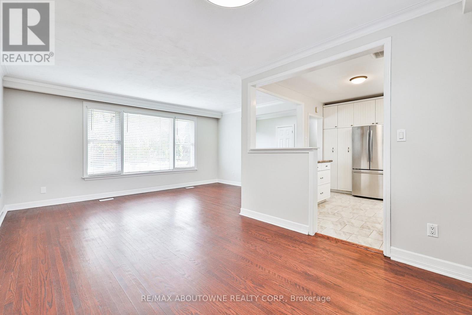 2063 Hixon Street, Oakville, Ontario  L6L 1S9 - Photo 9 - W12996430