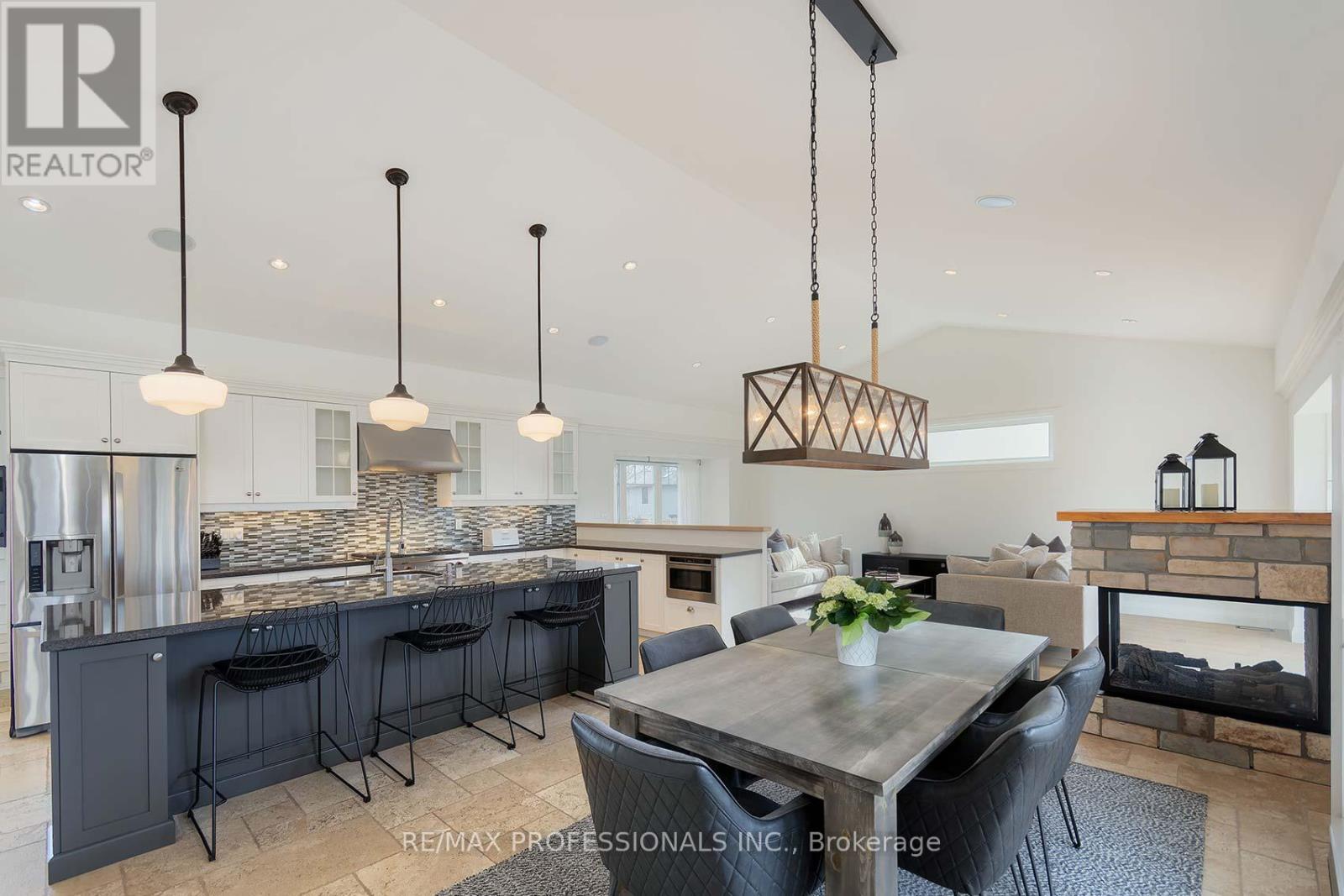 321 WENDY LANE, Oakville, Ontario