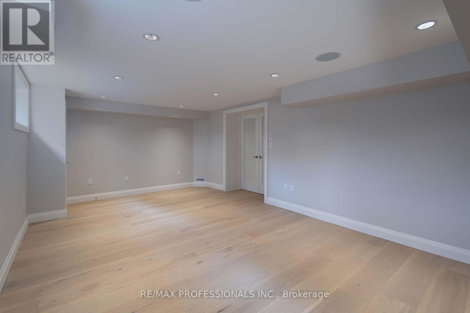 321 Wendy Lane, Oakville, Ontario  L6L 4P9 - Photo 38 - W12899956