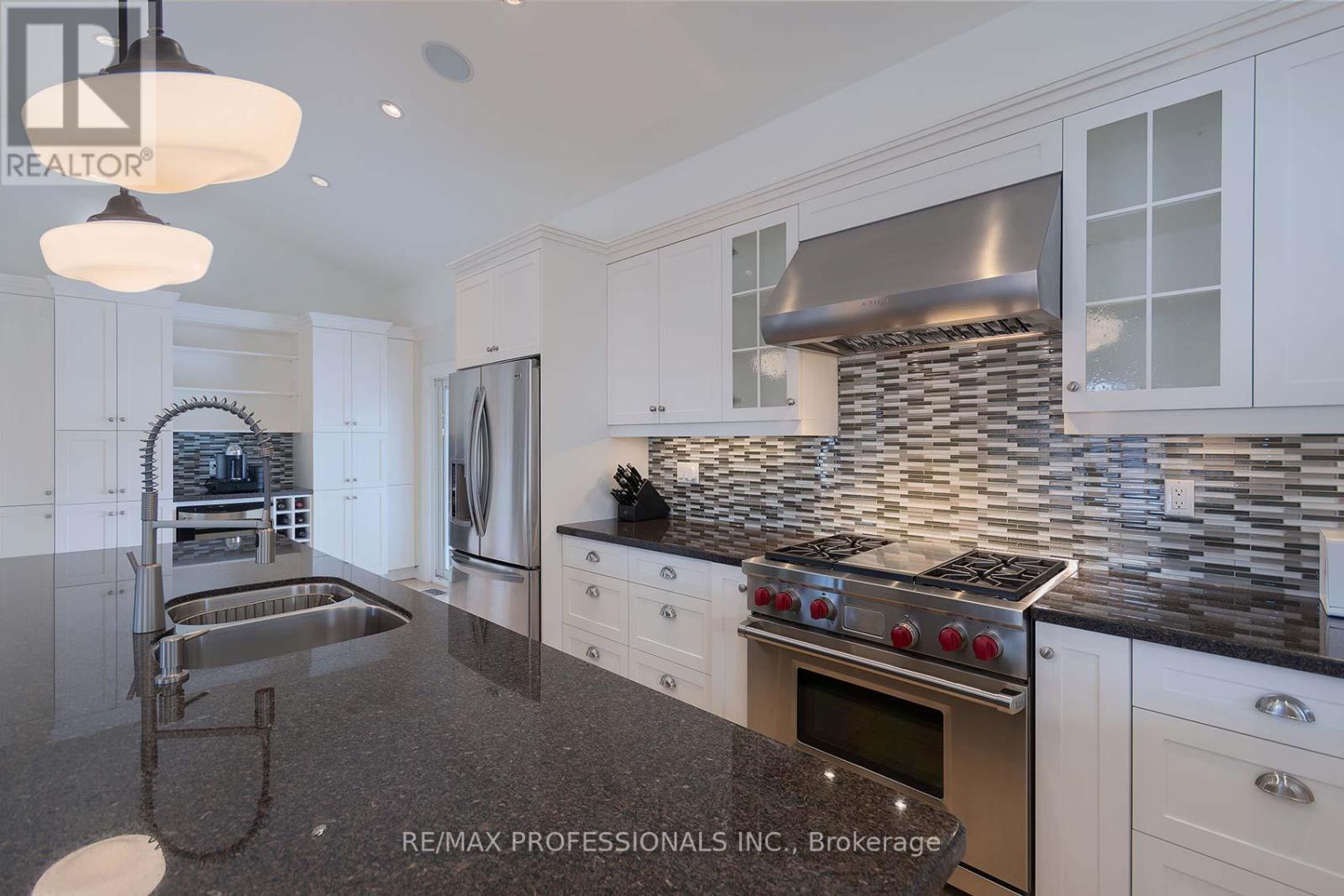 321 Wendy Lane, Oakville, Ontario  L6L 4P9 - Photo 10 - W12899956