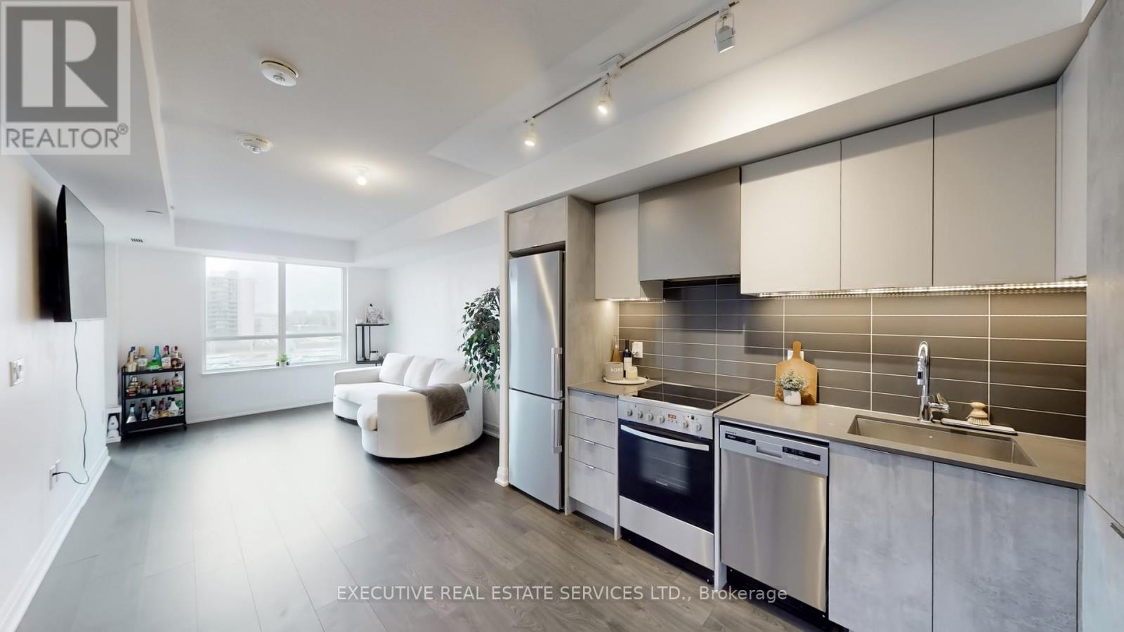 624 - 10 GIBBS ROAD, Toronto, Ontario