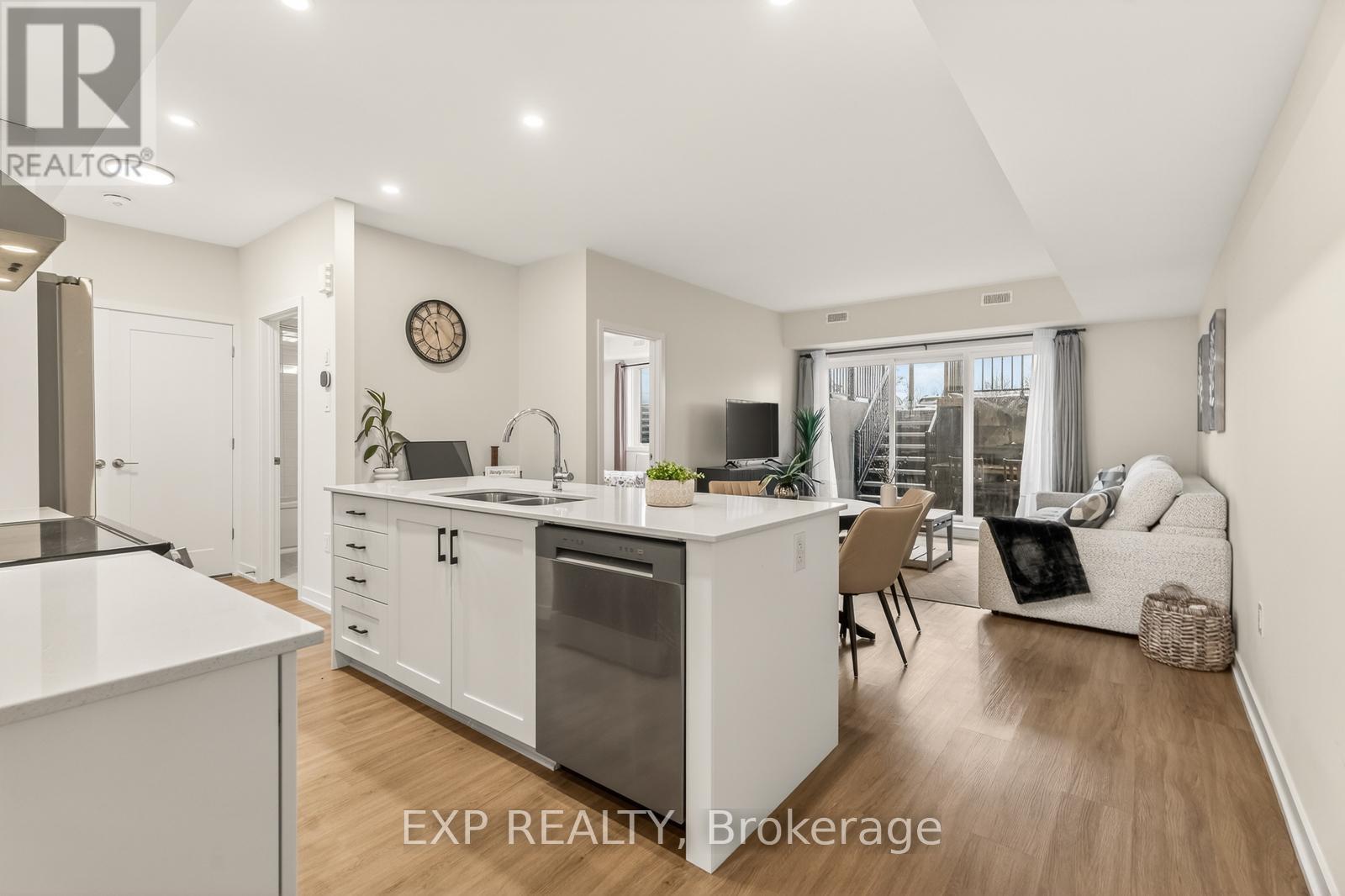 D - 810 Roger Griffiths Avenue, Ottawa, Ontario  K2S 3A9 - Photo 4 - X12996484