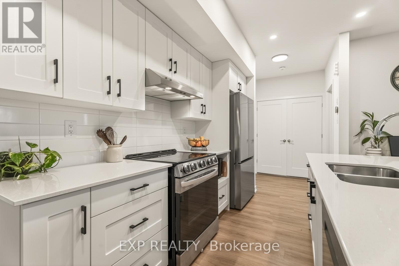 D - 810 Roger Griffiths Avenue, Ottawa, Ontario  K2S 3A9 - Photo 5 - X12996484