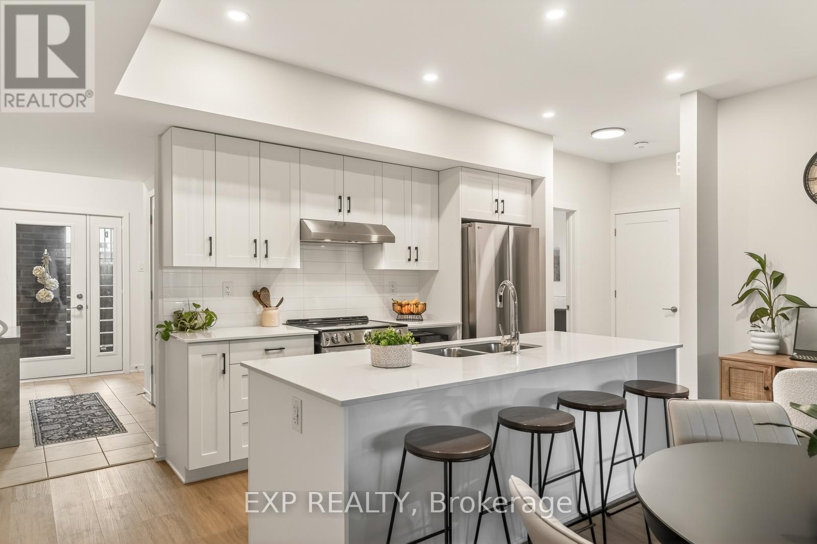 D - 810 Roger Griffiths Avenue, Ottawa, Ontario  K2S 3A9 - Photo 6 - X12996484