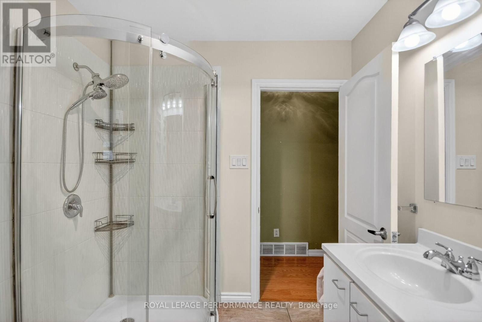 1879 Sharel Drive, Ottawa, Ontario  K1H 6W3 - Photo 14 - X12996516