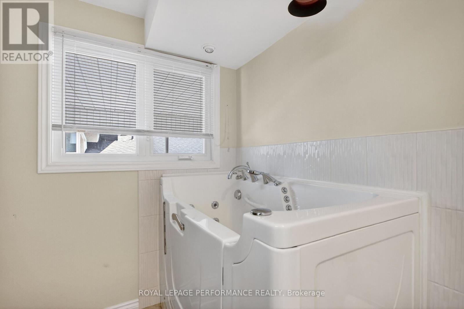 1879 Sharel Drive, Ottawa, Ontario  K1H 6W3 - Photo 17 - X12996516