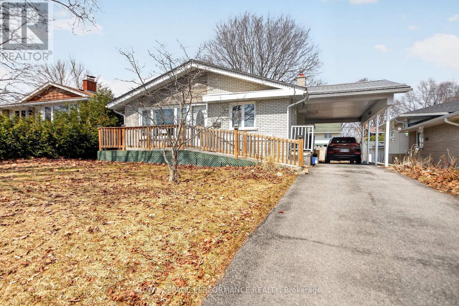 1879 Sharel Drive, Ottawa, Ontario  K1H 6W3 - Photo 2 - X12996516