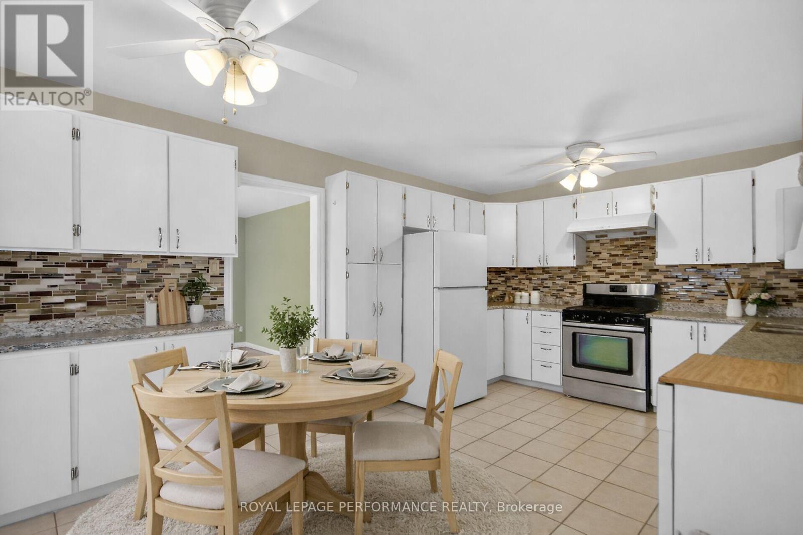 1879 Sharel Drive, Ottawa, Ontario  K1H 6W3 - Photo 6 - X12996516