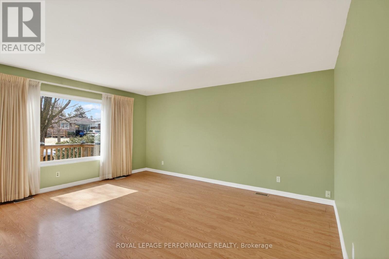 1879 Sharel Drive, Ottawa, Ontario  K1H 6W3 - Photo 7 - X12996516