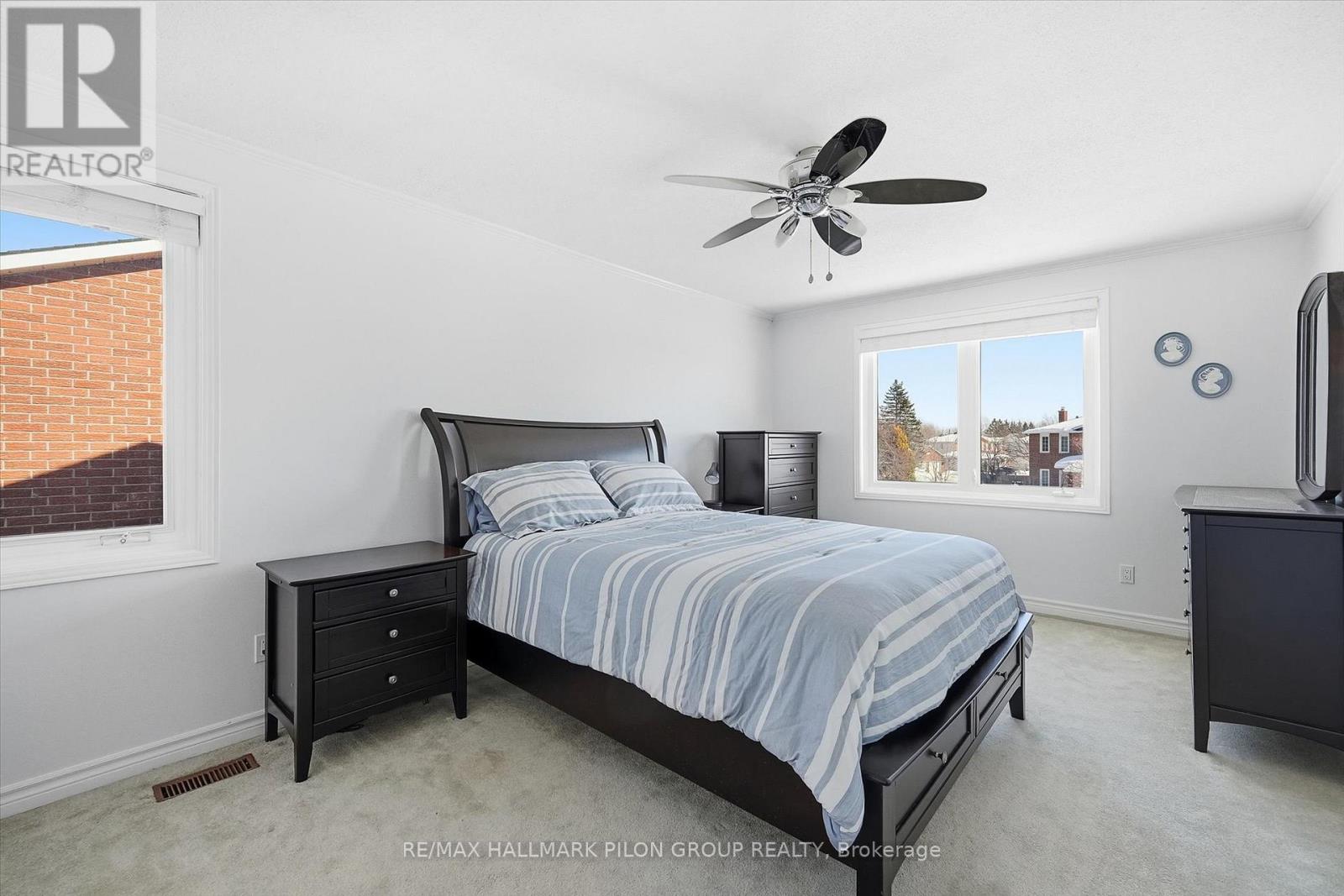 1354 Mountainside Crescent, Ottawa, Ontario K1E 3G5 - Photo 15 - X12996584