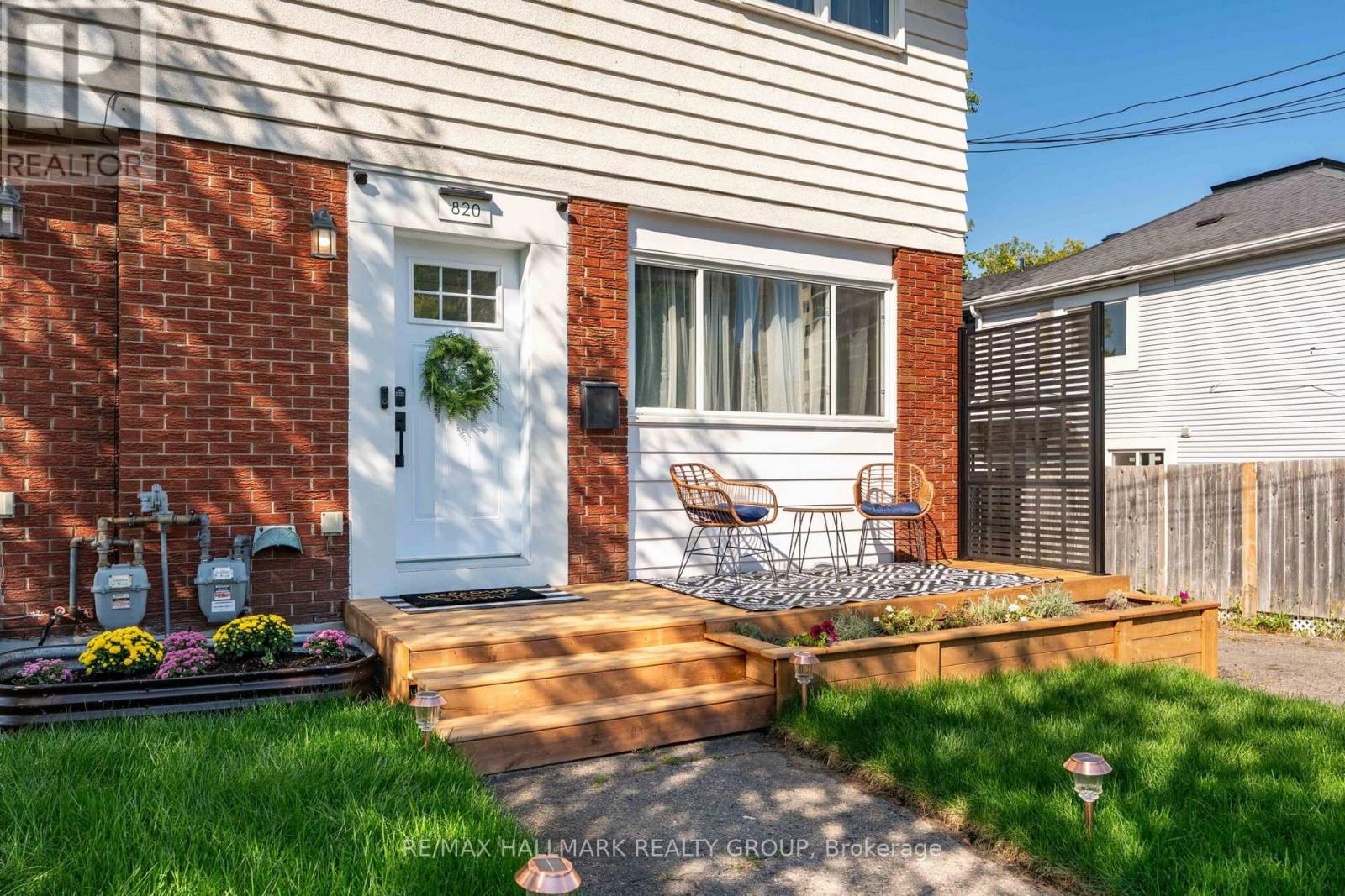 820 Grenon Avenue, Ottawa, Ontario  K2B 6G2 - Photo 2 - X12996652