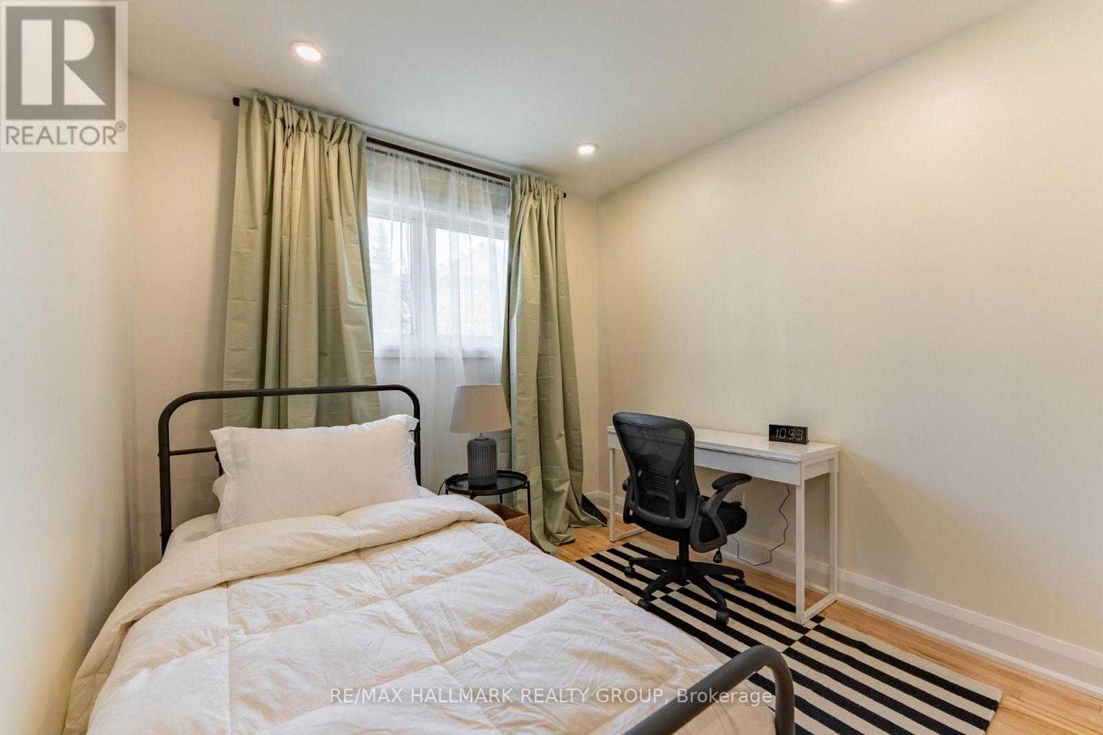 820 Grenon Avenue, Ottawa, Ontario  K2B 6G2 - Photo 21 - X12996652