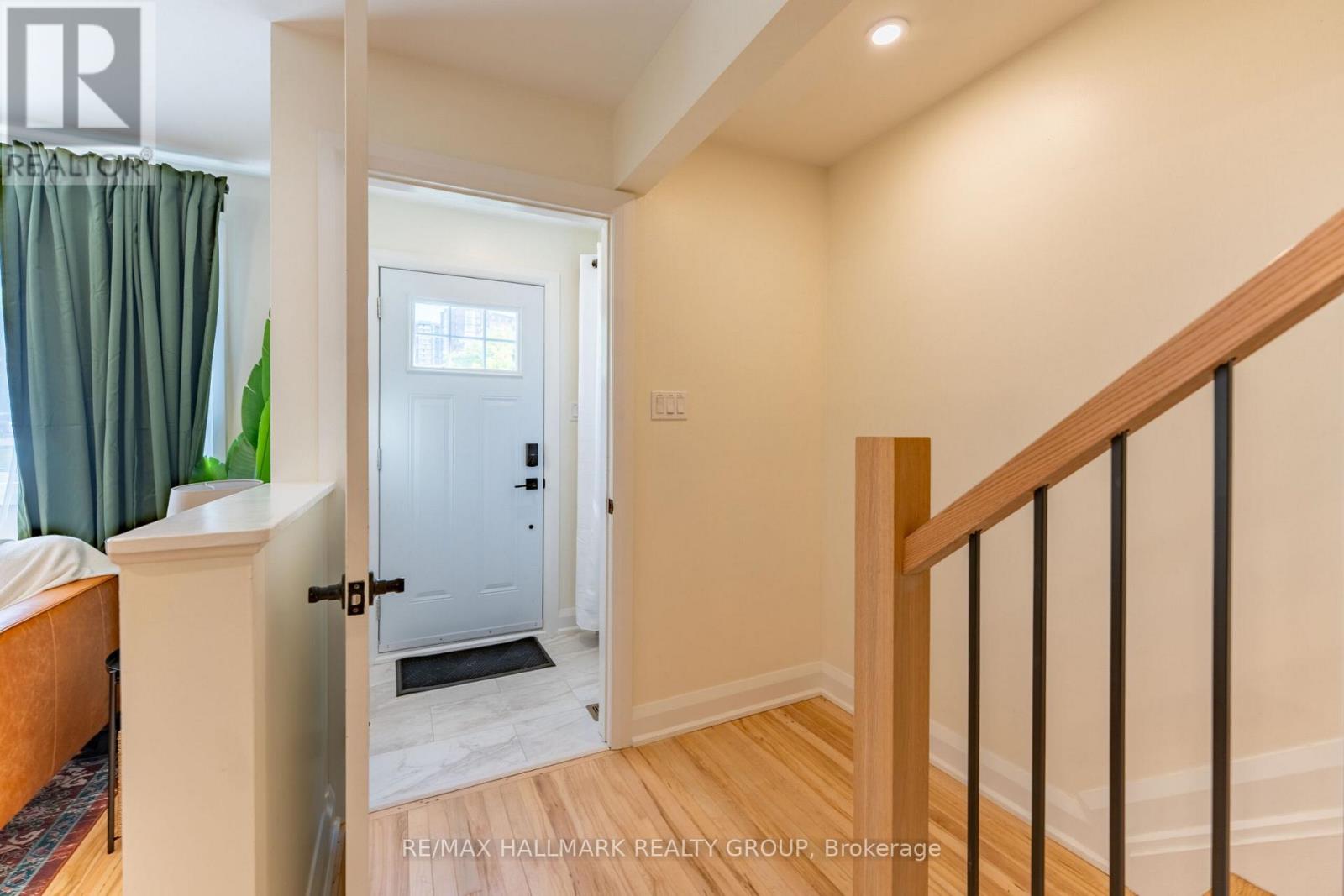 820 Grenon Avenue, Ottawa, Ontario  K2B 6G2 - Photo 3 - X12996652