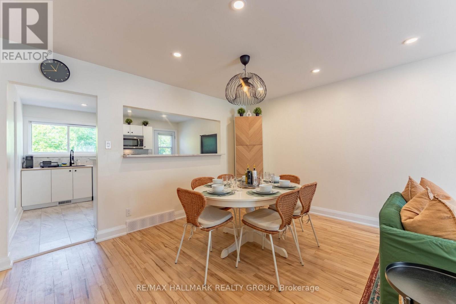 820 Grenon Avenue, Ottawa, Ontario  K2B 6G2 - Photo 4 - X12996652