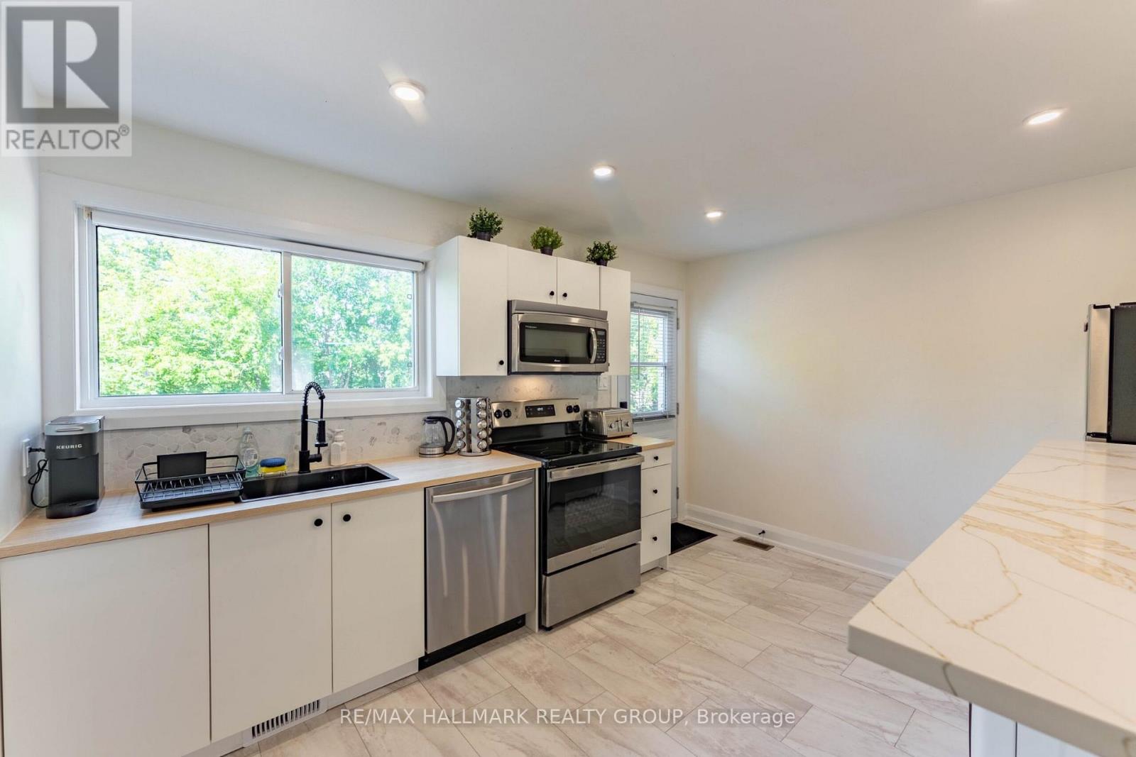 820 Grenon Avenue, Ottawa, Ontario  K2B 6G2 - Photo 8 - X12996652