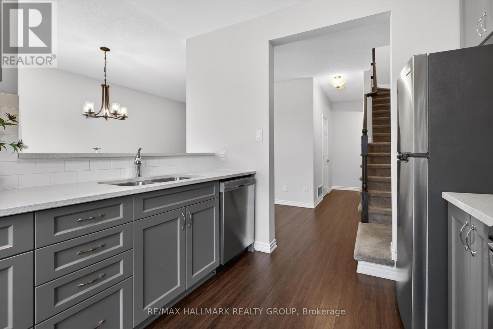 805 Kiniw Private, Ottawa, Ontario  K1K 4Z4 - Photo 12 - X12996738