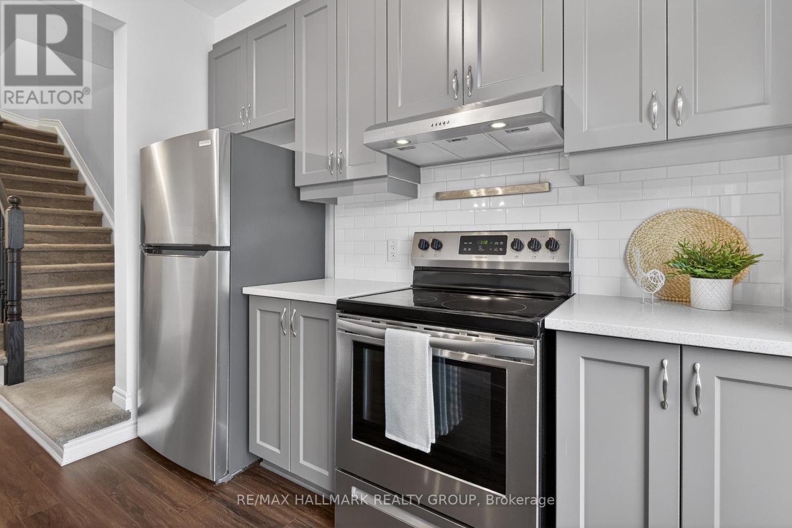 805 Kiniw Private, Ottawa, Ontario  K1K 4Z4 - Photo 13 - X12996738