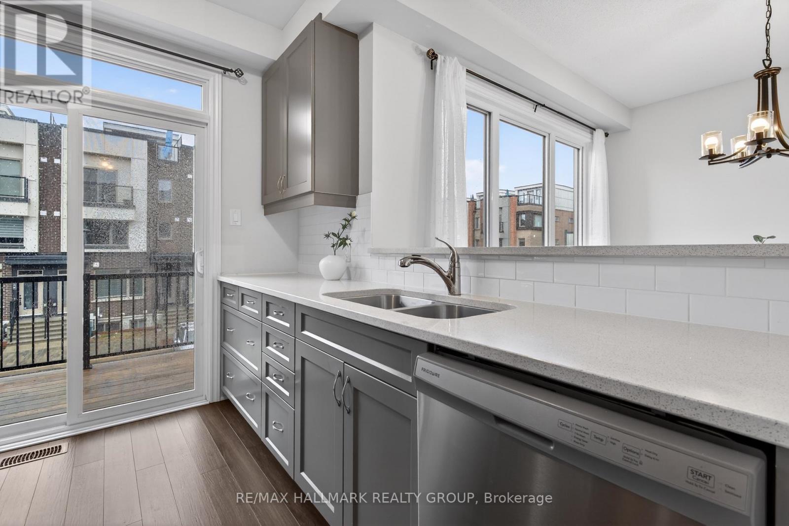 805 Kiniw Private, Ottawa, Ontario  K1K 4Z4 - Photo 14 - X12996738