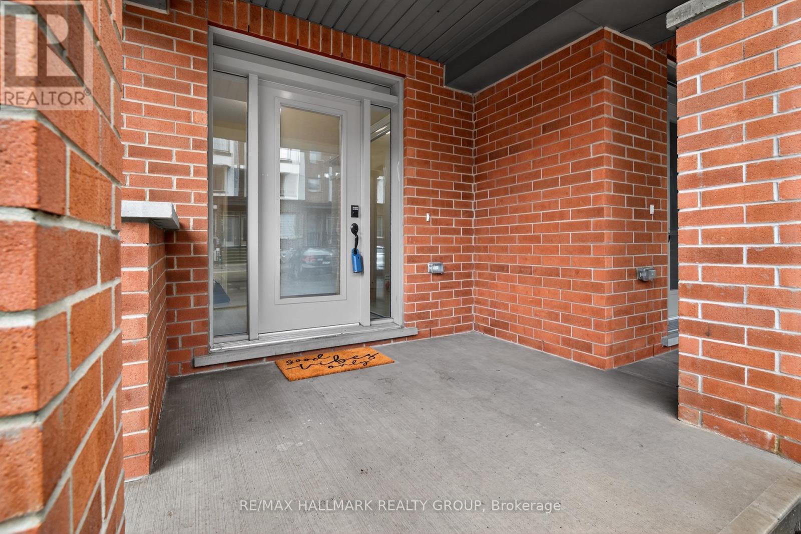 805 Kiniw Private, Ottawa, Ontario  K1K 4Z4 - Photo 2 - X12996738