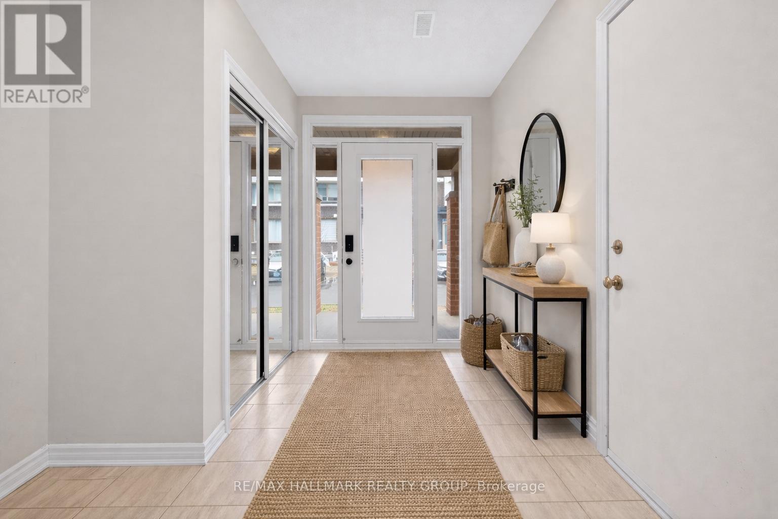 805 Kiniw Private, Ottawa, Ontario  K1K 4Z4 - Photo 4 - X12996738