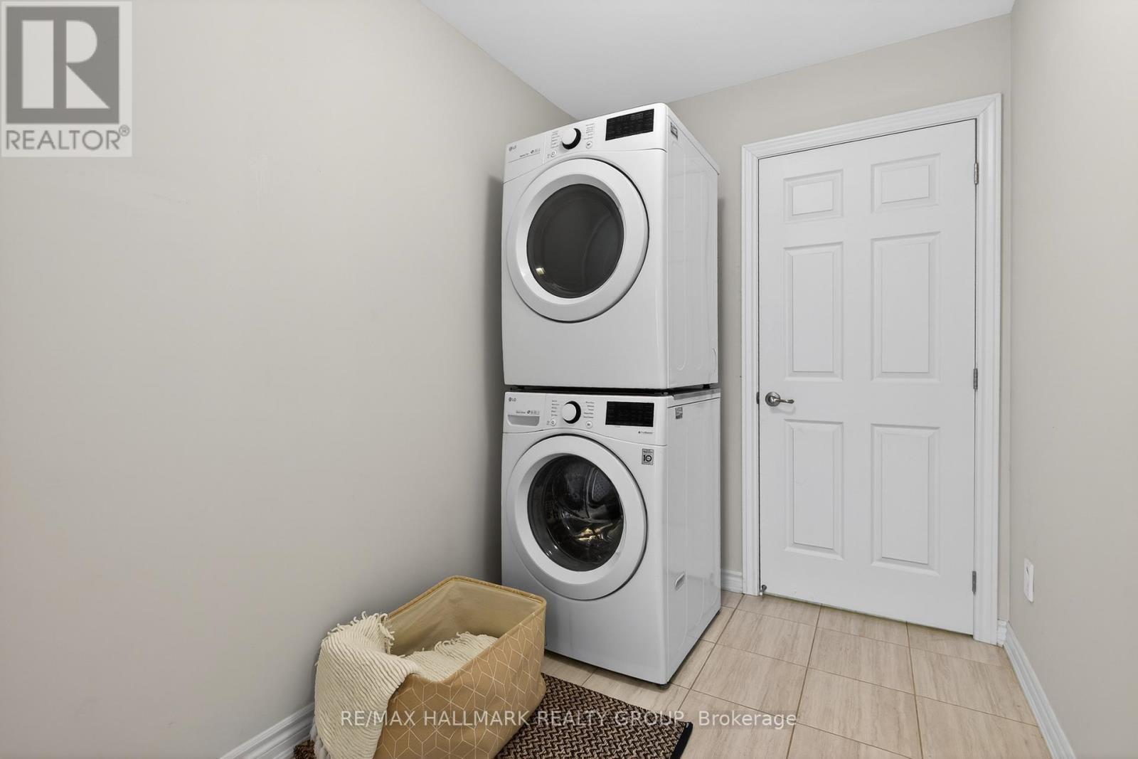 805 Kiniw Private, Ottawa, Ontario  K1K 4Z4 - Photo 5 - X12996738