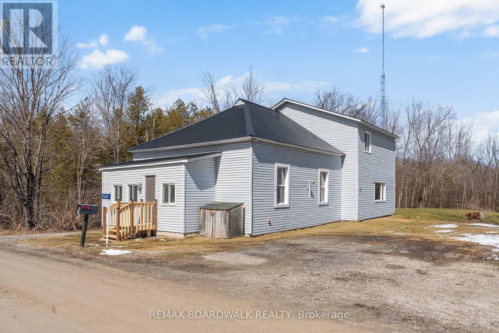 584 FORD ROAD, Montague, Ontario
