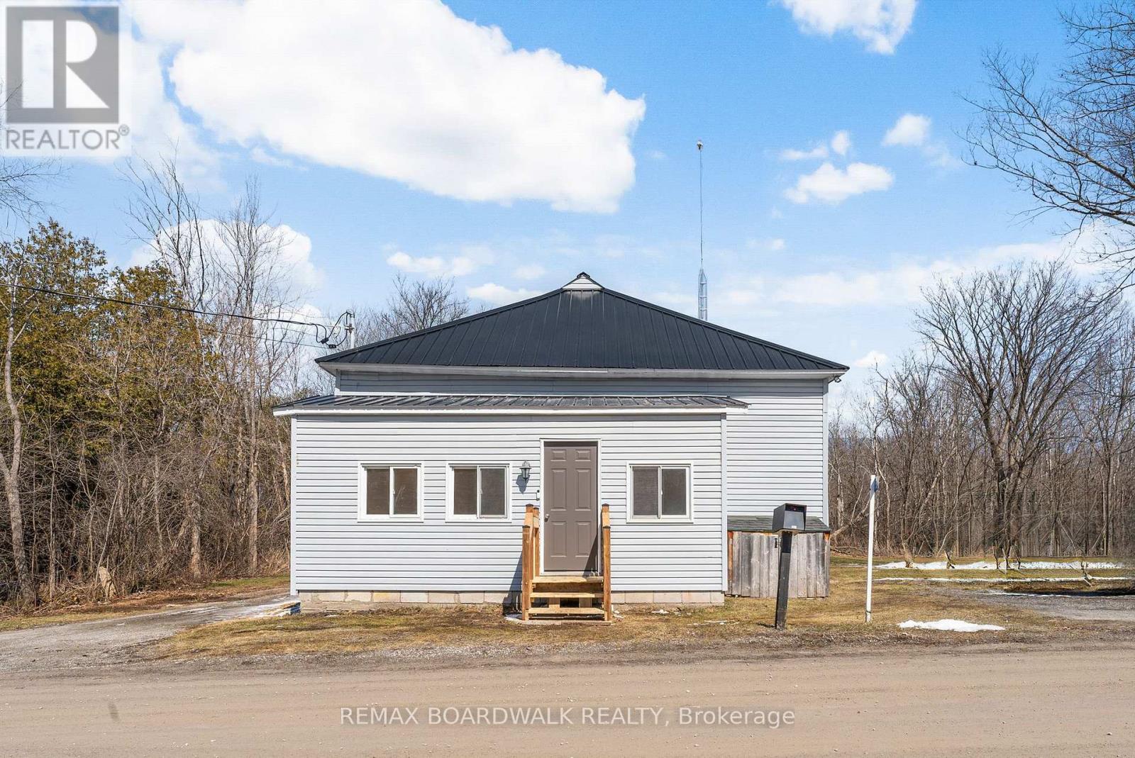 584 Ford Road, Montague, Ontario  K7A 4S4 - Photo 3 - X12996812