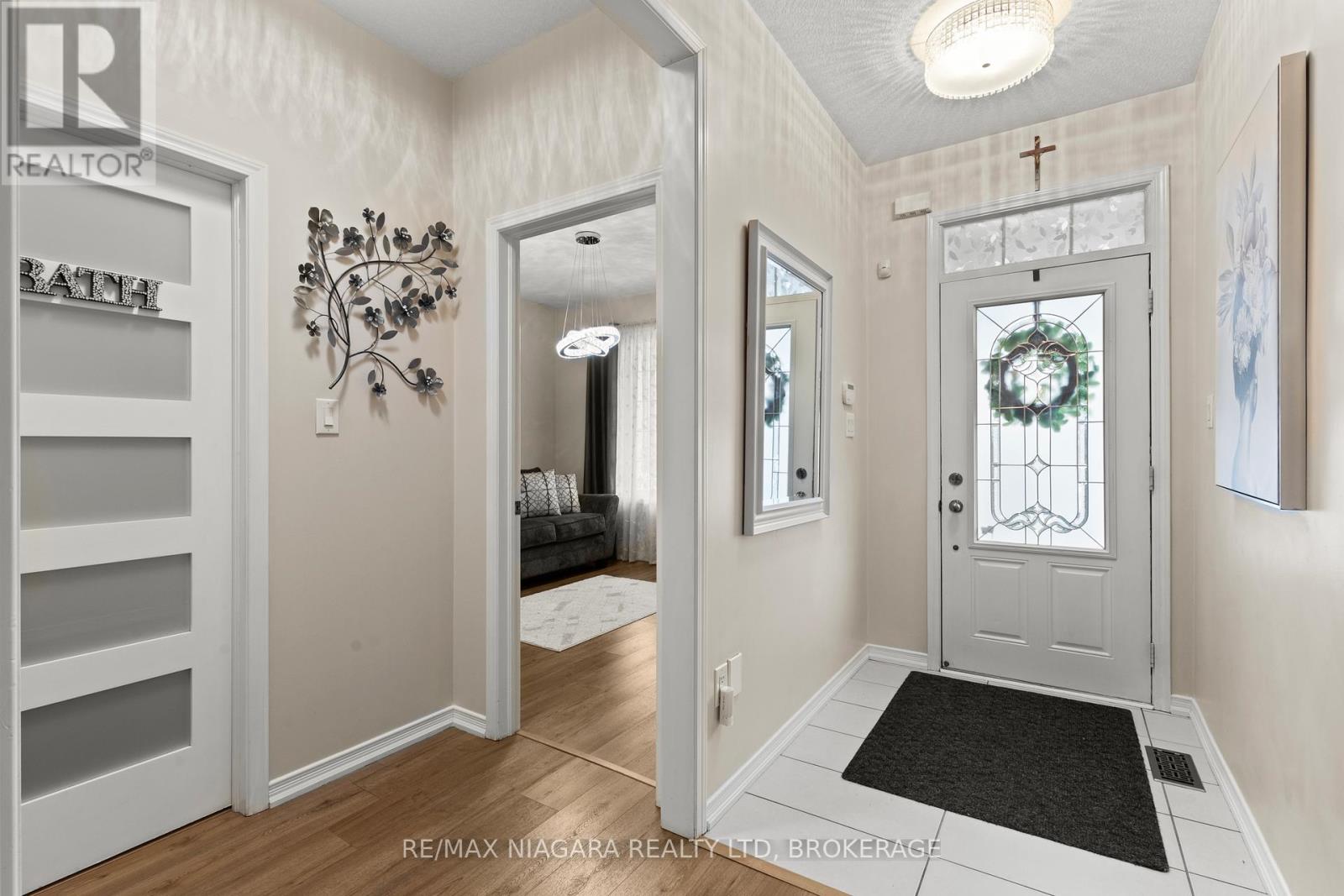 8424 Mulberry Drive, Niagara Falls, Ontario  L2H 0K4 - Photo 4 - X12996610