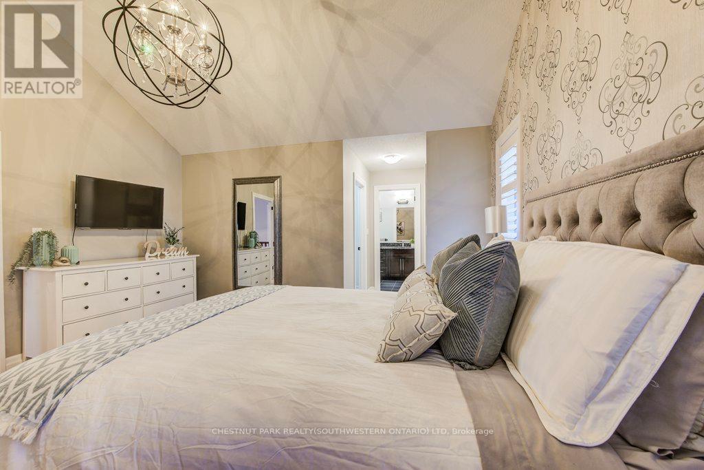 58 Eden Oak Trail, Kitchener, Ontario  N2A 0G3 - Photo 27 - X12996404