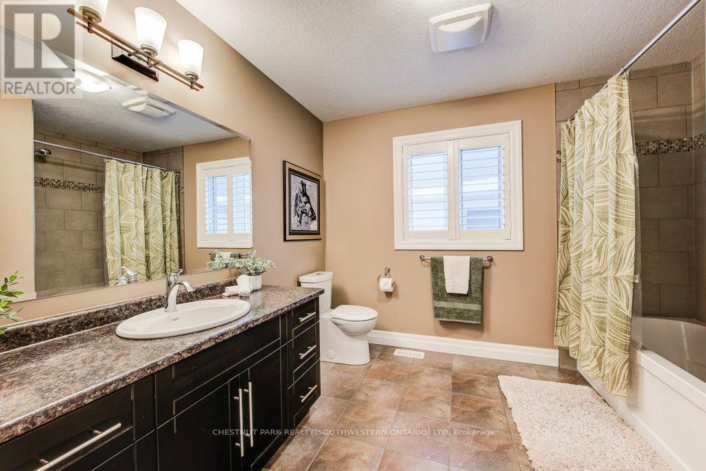 58 Eden Oak Trail, Kitchener, Ontario  N2A 0G3 - Photo 33 - X12996404