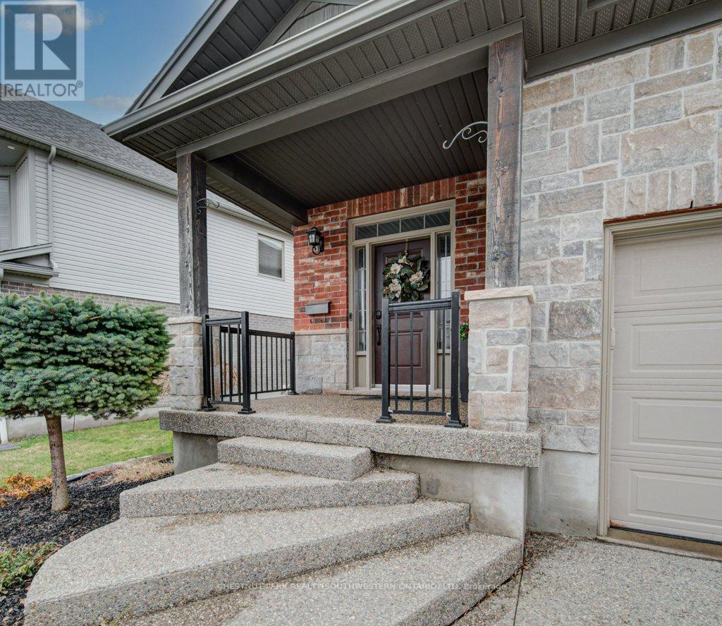 58 Eden Oak Trail, Kitchener, Ontario  N2A 0G3 - Photo 4 - X12996404